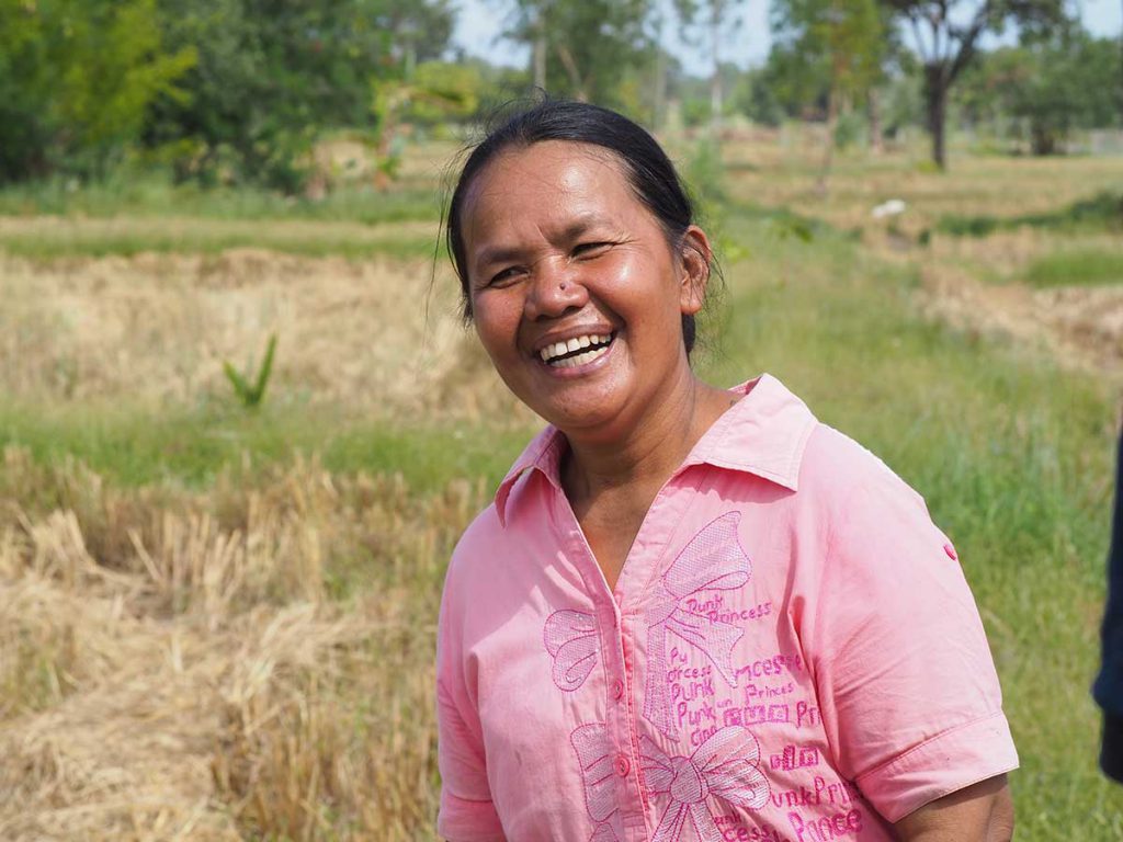 นางบุญเติม ล้วนดี อายุ 50 ปี เกษตรกรโครงการริเริ่มข้าวที่ดีขึ้นแห่งเอเชีย หรือ เบรีย (เครดิตรูปภาพ: GIZ Thailand)