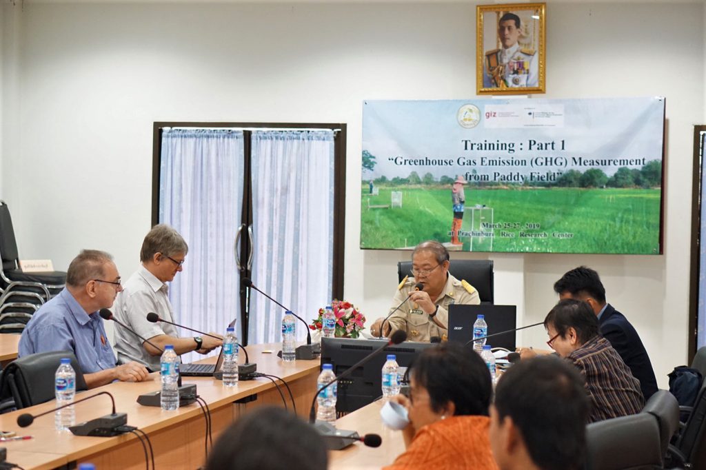 National and International experts from the International Rice Research Institute (IRRI), rice research centers and GIZ Thailand hold a meeting to discuss a push for more effective database system to eliminate the impacts of climate change in Prachin Burin province, Thailand. (Photo credit: Prachin Buri Rice Research Center)